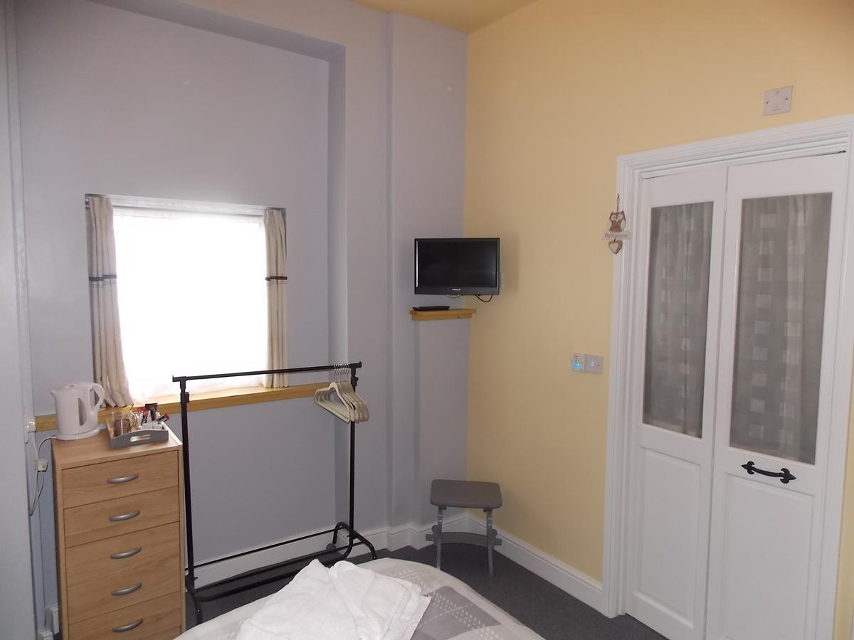 Sandpiper Inn B&B And Pub อิลฟราคูมบ์ ภายนอก รูปภาพ